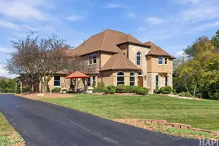 595 Hidden Creek Dr, Antioch, IL 60002 - Photo 2