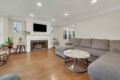 6219 W Holbrook Street, Chicago, IL 60646 - Photo 4