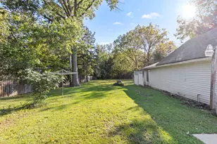 408 Daisyfield Rd, Rockford, IL 61102 - Photo 4