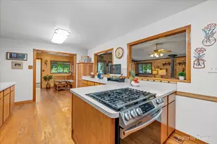 400 E Thacker St, Hoffman Estates, IL 60169 - Photo 6