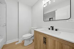 7807 W 92nd St, Hickory Hills, IL 60457 - Photo 8