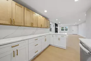 7807 W 92nd St, Hickory Hills, IL 60457 - Photo 4