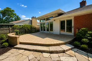 924 Brookline Ln, Park Ridge, IL 60068 - Photo 2