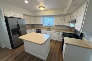 211 N Cherry St, Centralia, IL 62801 - Photo 8