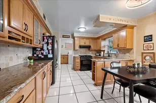 3805 W Jarlath St, Lincolnwood, IL 60712 - Photo 8
