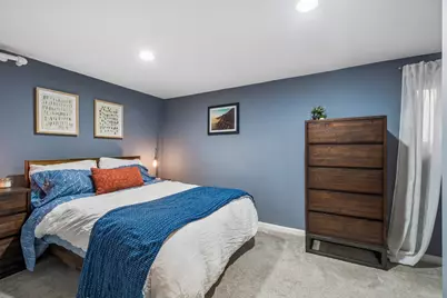 3923 N Mozart Street, Chicago, IL 60618 - Photo 18