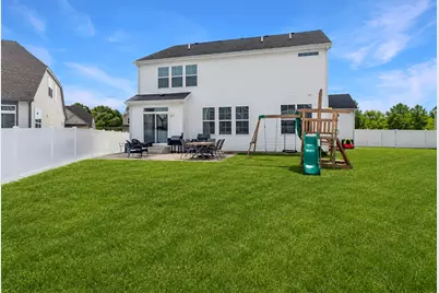 387 S Pointe Avenue, South Elgin, IL 60177 - Photo 2