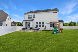 387 S Pointe Ave, South Elgin, IL 60177 - Photo 2