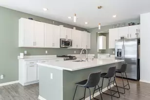 387 S Pointe Ave, South Elgin, IL 60177 - Photo 4