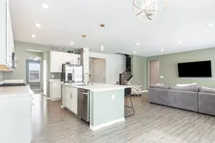 387 S Pointe Ave, South Elgin, IL 60177 - Photo 8