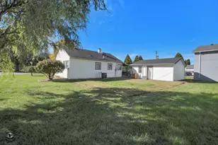 1071 E Broadway St, Bradley, IL 60915 - Photo 2