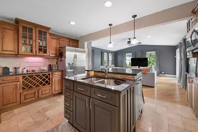 725 Buffalo Circle, Carol Stream, IL 60188 - Photo 6
