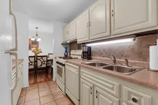 1227 S Old Wilke Rd, Arlington Heights, IL 60005 - Photo 6