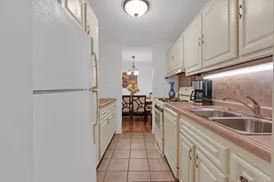 1227 S Old Wilke Rd, Arlington Heights, IL 60005 - Photo 8