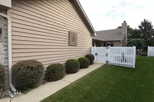 1112 Meadows Walk Dr, Bourbonnais, IL 60914 - Photo 2