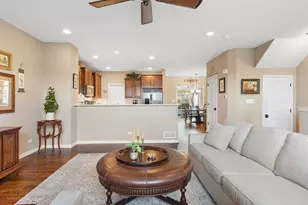 27 Bethel Ln, Schaumburg, IL 60194 - Photo 6
