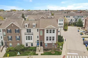27 Bethel Ln, Schaumburg, IL 60194 - Photo 2