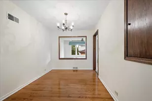 5233 Suffield Ct, Skokie, IL 60077 - Photo 8