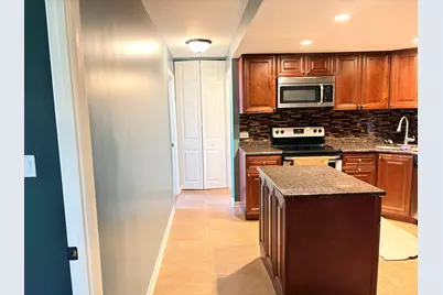 2000 Saint Regis Drive #7J, Lombard, IL 60148 - Photo 6