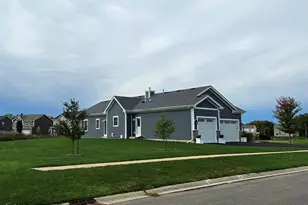 560 N Oak St, Hinckley, IL 60520 - Photo 2