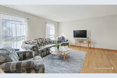 302 Appleton Drive, Vernon Hills, IL 60061 - Photo 2