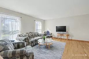 302 Appleton Dr, Vernon Hills, IL 60061 - Photo 2