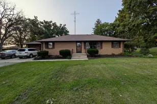 206 Palmyra Rd, Dixon, IL 61021 - Photo 1