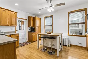 628 W 43rd Pl, Chicago, IL 60609 - Photo 10