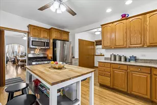 628 W 43rd Pl, Chicago, IL 60609 - Photo 8