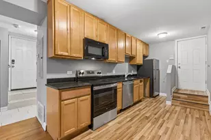 3337 N Lamon Ave, Chicago, IL 60641 - Photo 4