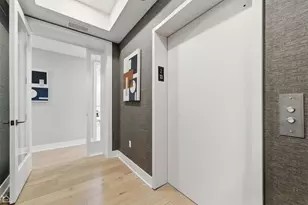 146 W Erie St, Chicago, IL 60654 - Photo 2