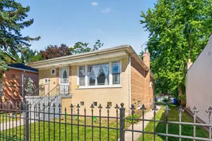 2046 E 93rd St, Chicago, IL 60617 - Photo 2