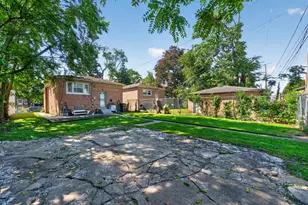 2046 E 93rd St, Chicago, IL 60617 - Photo 18