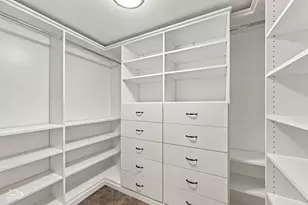 2440 N Linden Pl, Chicago, IL 60647 - Photo 24