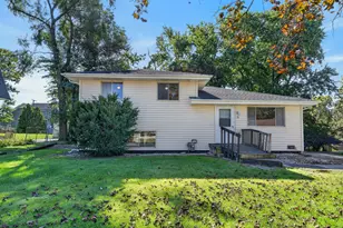 21 Janet Ave, Darien, IL 60561 - Photo 2