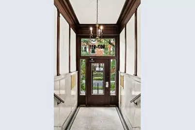 907 W Margate Terrace #2, Chicago, IL 60640 - Photo 2
