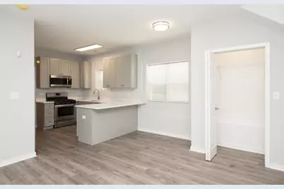 1813 W Cermak Road, Chicago, IL 60608 - Photo 12