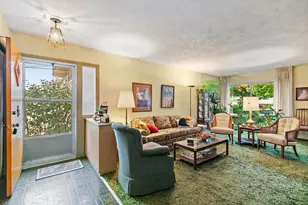 2073 Westview Dr, Des Plaines, IL 60018 - Photo 2