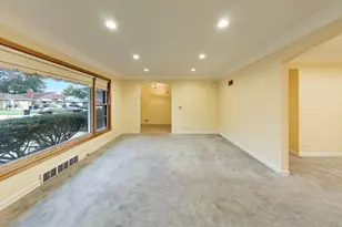 5858 N Louise Ave, Chicago, IL 60646 - Photo 6