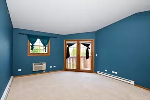 551 Leah Ln, Woodstock, IL 60098 - Photo 2