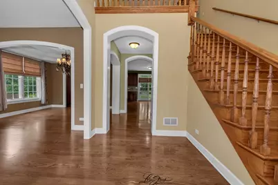 9023 Park Hill Court, Hickory Hills, IL 60457 - Photo 4