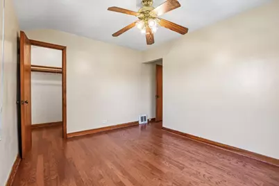 9739 S Woodlawn Avenue, Chicago, IL 60628 - Photo 10