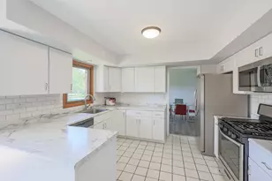 1601 N Rosetree Ln, Mount Prospect, IL 60056 - Photo 12