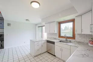 1601 N Rosetree Ln, Mount Prospect, IL 60056 - Photo 14