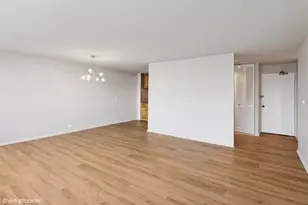 4250 N Marine Dr, Chicago, IL 60613 - Photo 4