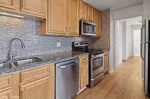 4250 N Marine Dr, Chicago, IL 60613 - Photo 6