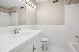 4250 N Marine Dr, Chicago, IL 60613 - Photo 8