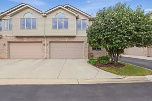 691 E Nerge Rd, Roselle, IL 60172 - Photo 2