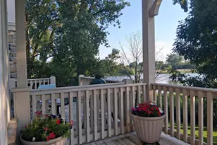 449 Bay Tree Cir, Vernon Hills, IL 60061 - Photo 2