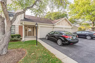 576 Greystone Ln, Wheeling, IL 60090 - Photo 4